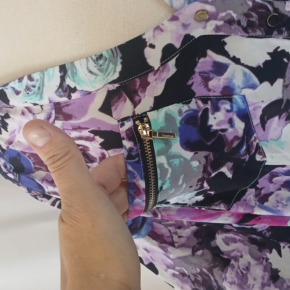 LIKE NEW! BEBE Multicolor Floral Zip Pocket Blouse Snap Close Xl - Picture 9 of 14